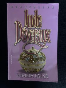 Femeia falsă